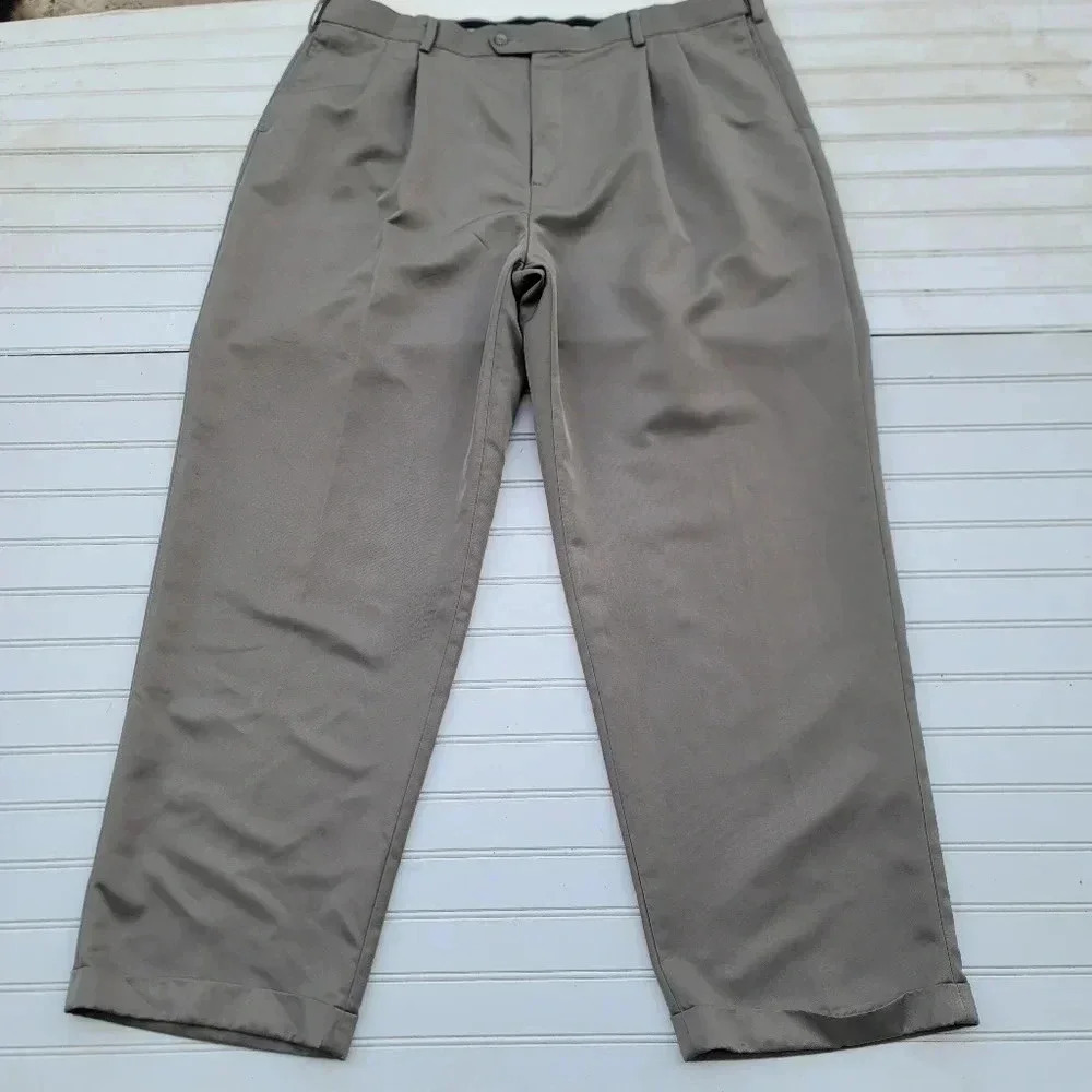 Croft And Barrow Khaki Pants Mens 42x32 Beige Tan Classic Fit Pleated Cuffed